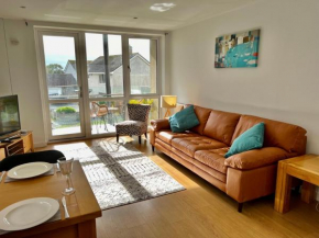Lovely 2 Bedroom flat moments from Fistral Newquay